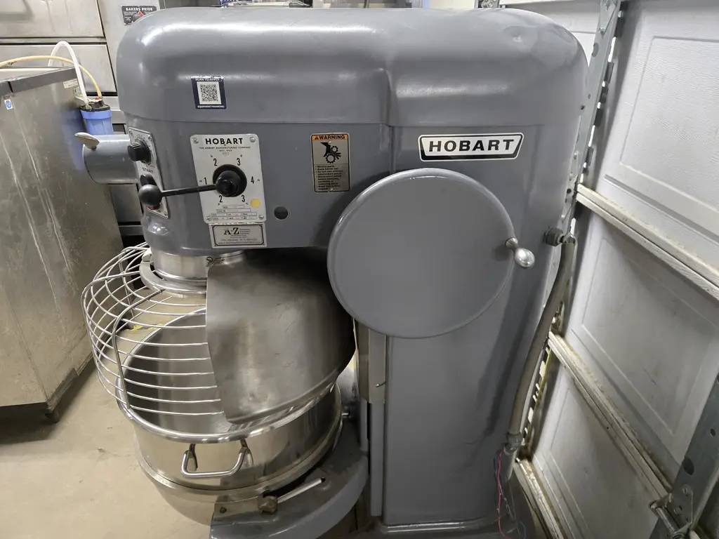 HOBART 80 QT MIXER