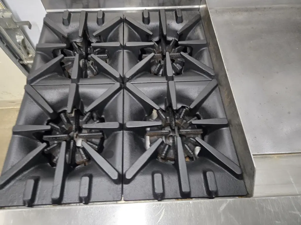 GARLAND 4 BURNER RANGE