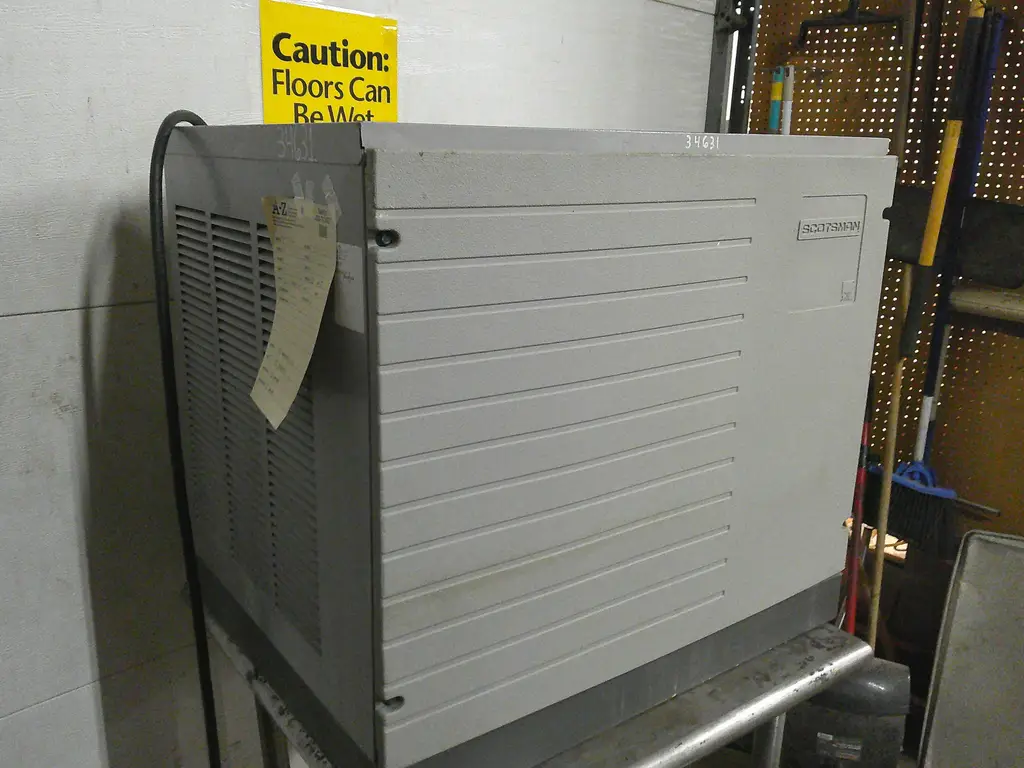 SCOTSMAN 500LB ICE MACHINE