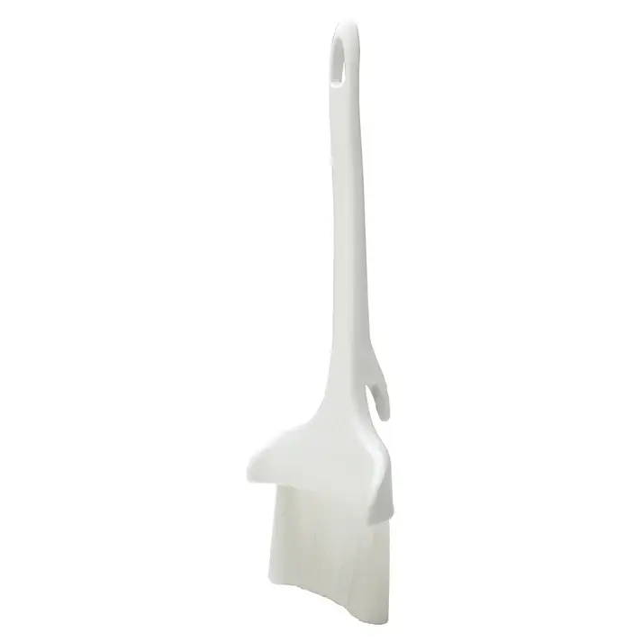 PASTRY BRUSH 3IN CURVED NYLON
